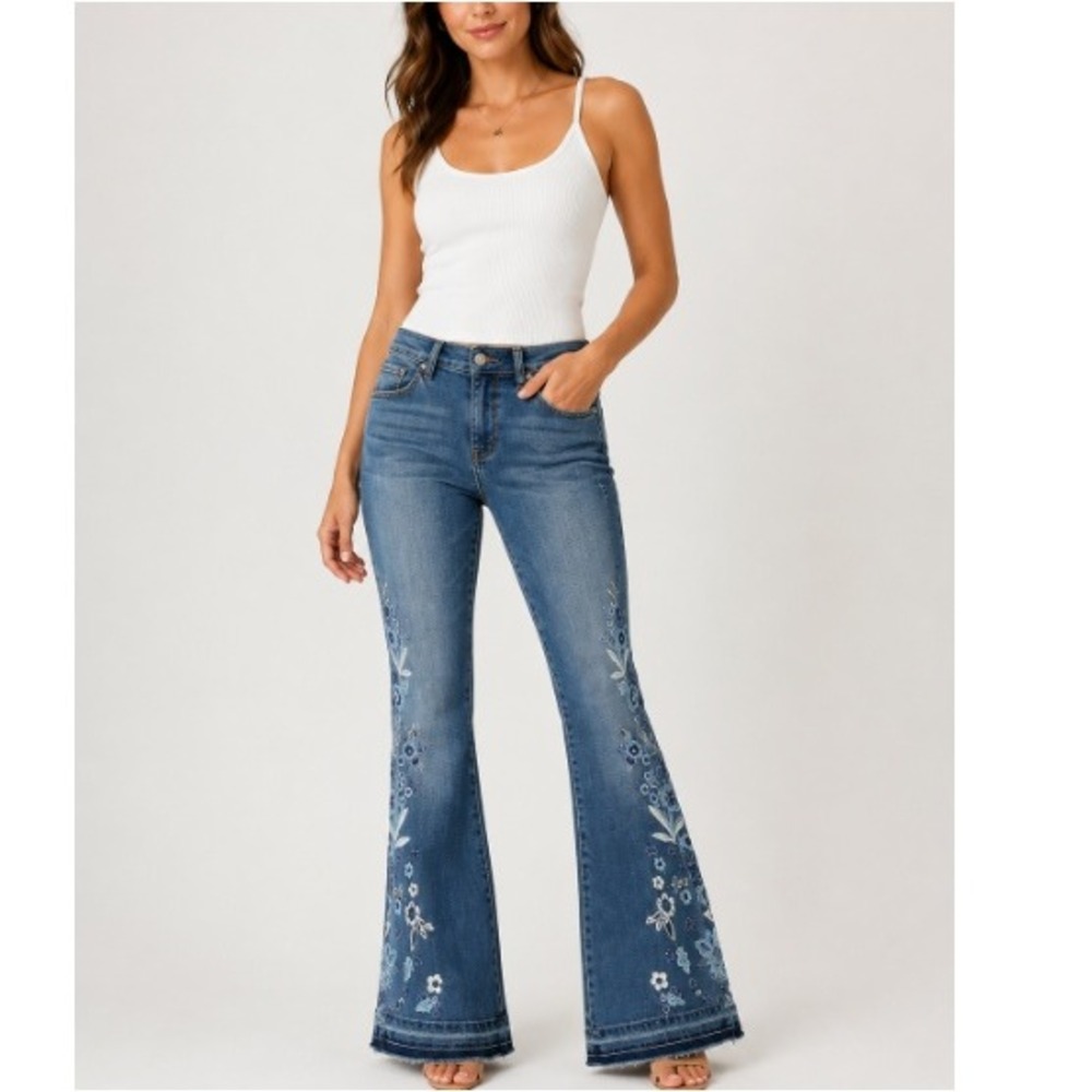 ThCreasa Women's Blue Floral Embroidered High Rise Flare Jeans Size 4 / M NWT